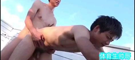 体育生帅哥在户外做运动，鸡鸡不让摸，3
