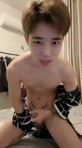 纹身筋肉花帅骚零开着视频撸大鸡吧[推荐观看]