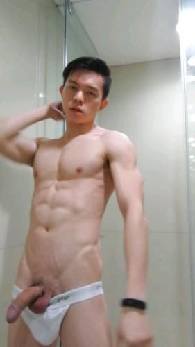 高清小帅哥，身材非常好