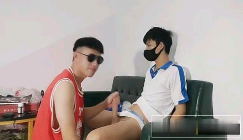推特名媛，墨镜体育生吃高中生大屌，享受高中生大鸡吧（上）