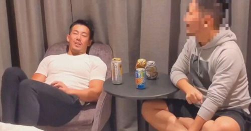 邀请健身教练一起喝酒，喝醉后健身教练任人摆布 上集