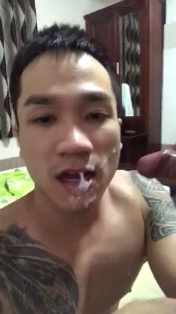 两健身教练家中约炮。