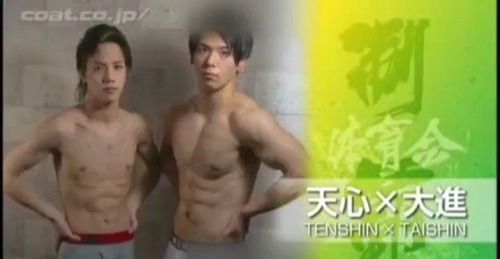 体育生借锻炼为由带学弟回家，慢慢勾引，成功艹了学弟 上集