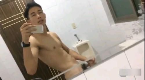 [推荐]帅气小伙对镜自撸