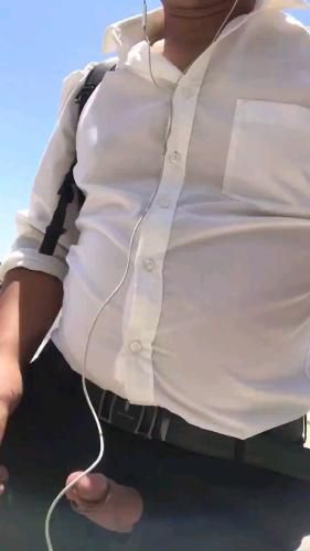 [推荐福利]正装爷们户外暴露巨根粗屌撸管