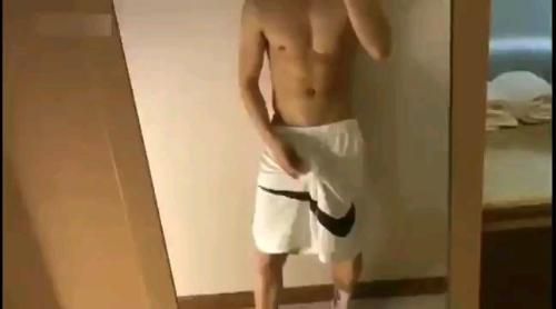 [推荐]体育生骚逼在家发骚被操干