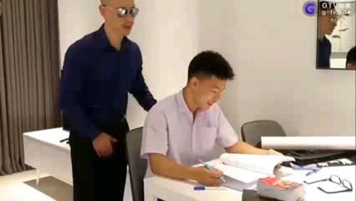 老师辅导学生功课，却趁机勾引学生，强上猛干学生