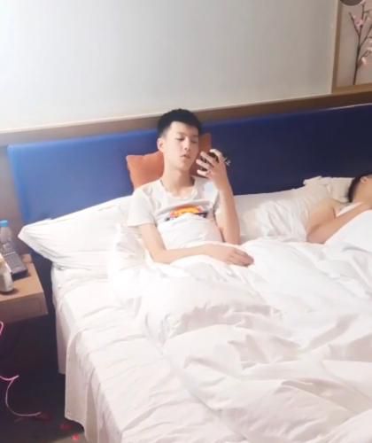 直男直播打飞机