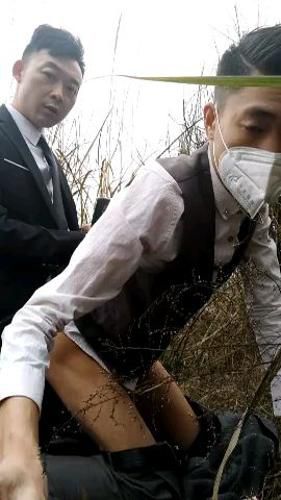 和客户野外沟通交流，太尴尬了来一炮解解闷