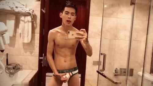 18厘米大粗吊，極品腹肌天菜小哥