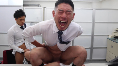 骚货科长的大逼，被两个手下狠心的玩坏了